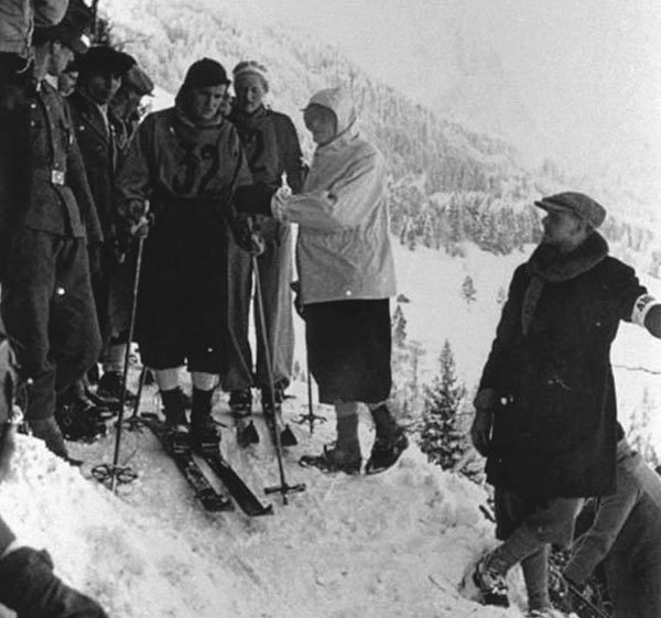 滑雪从1936年开始成为冬奥会正式比赛项目
