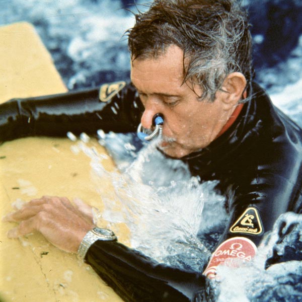 雅克·马犹佩戴着他的欧米茄海马系列潜水表
