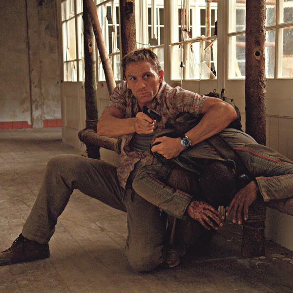 饰演特工007的丹尼尔·克雷格佩戴着一枚欧米茄腕表出镜