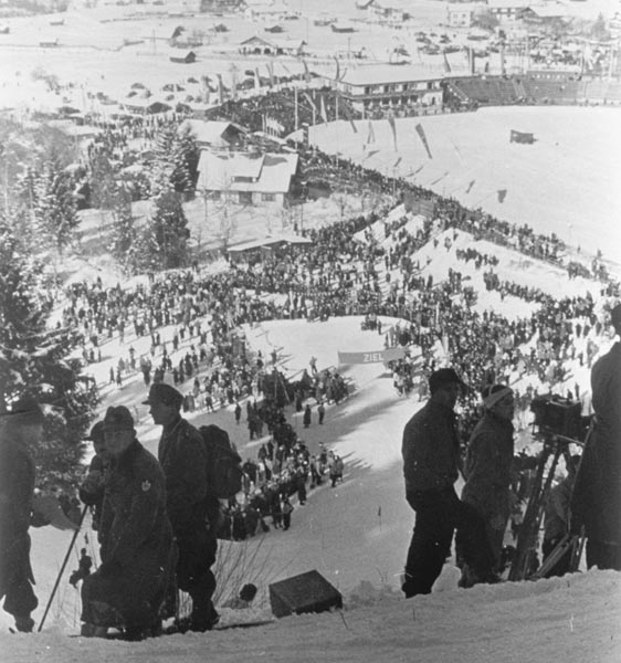 1936年冬奥会滑雪比赛结束