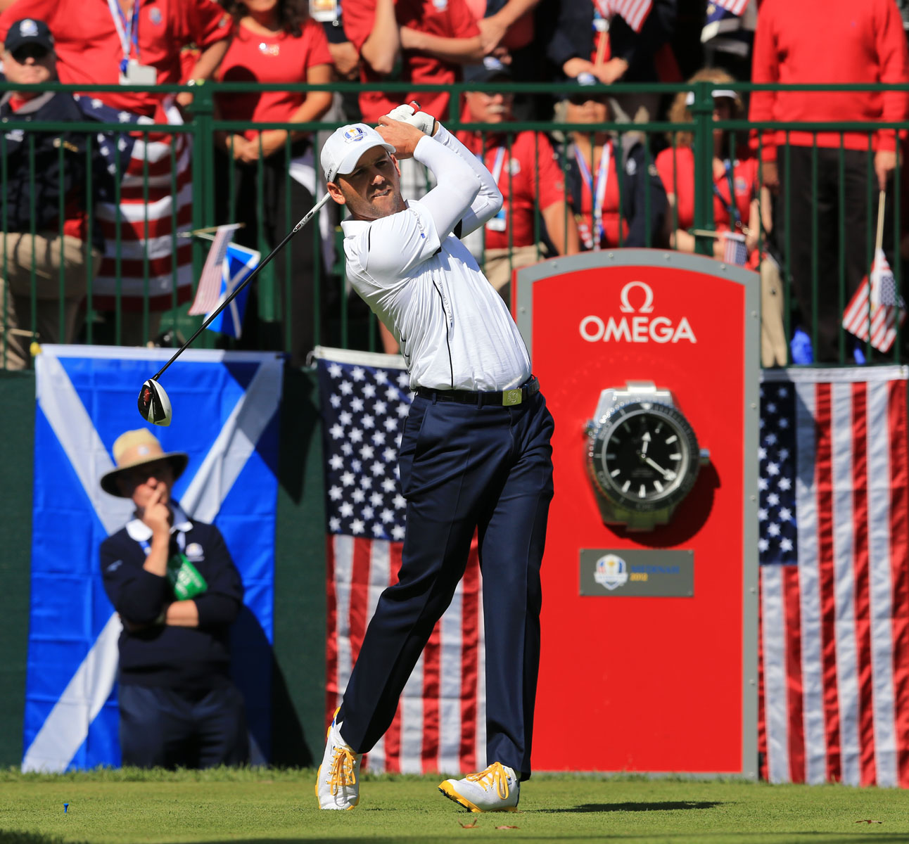 高尔夫球手塞尔吉奥·加西亚在美国PGA职业高尔夫协会巡回赛上开球