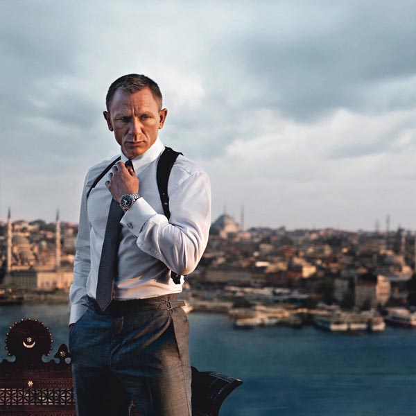 在电影《007大破天幕危机》（Skyfall）中，饰演特工007的丹尼尔·克雷格佩戴欧米茄腕表出镜